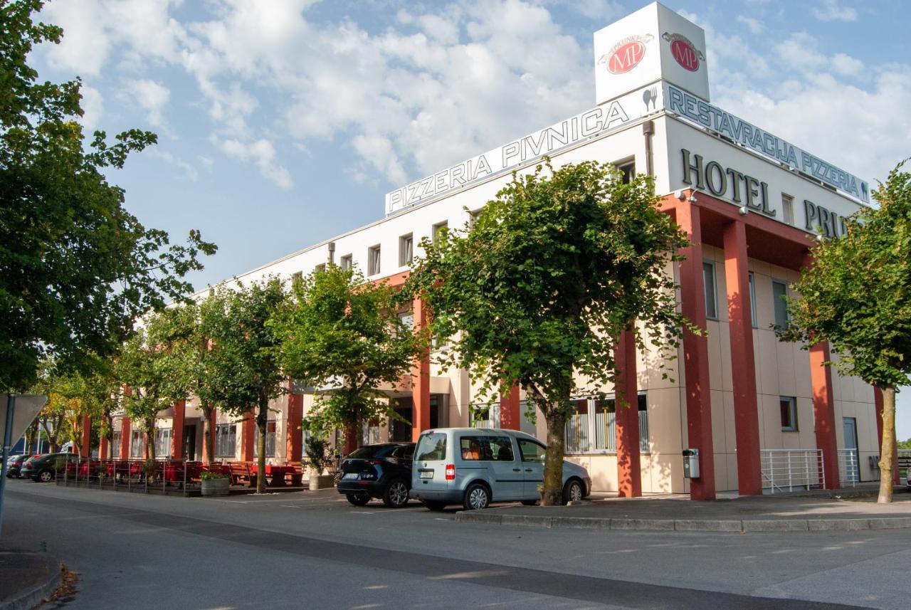 Hotel Prunk Сежана Екстериор снимка