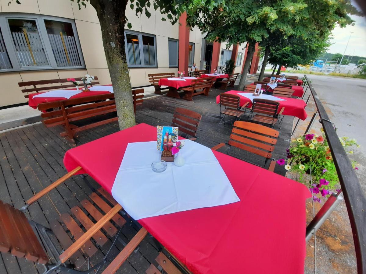 Hotel Prunk Сежана Екстериор снимка