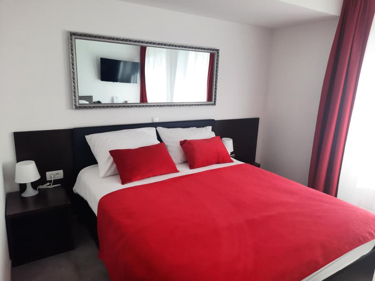 Hotel Prunk Сежана Екстериор снимка
