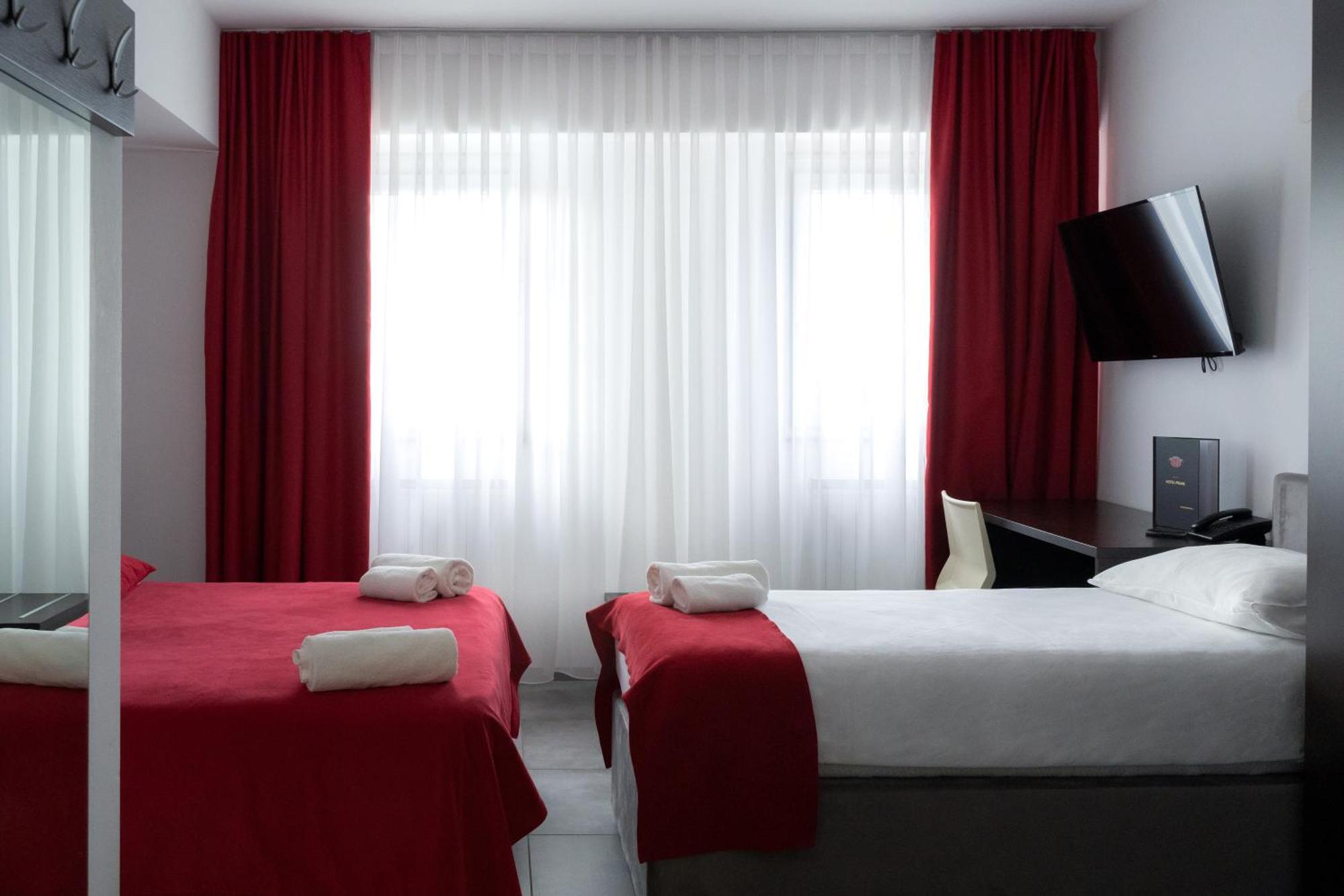 Hotel Prunk Сежана Екстериор снимка